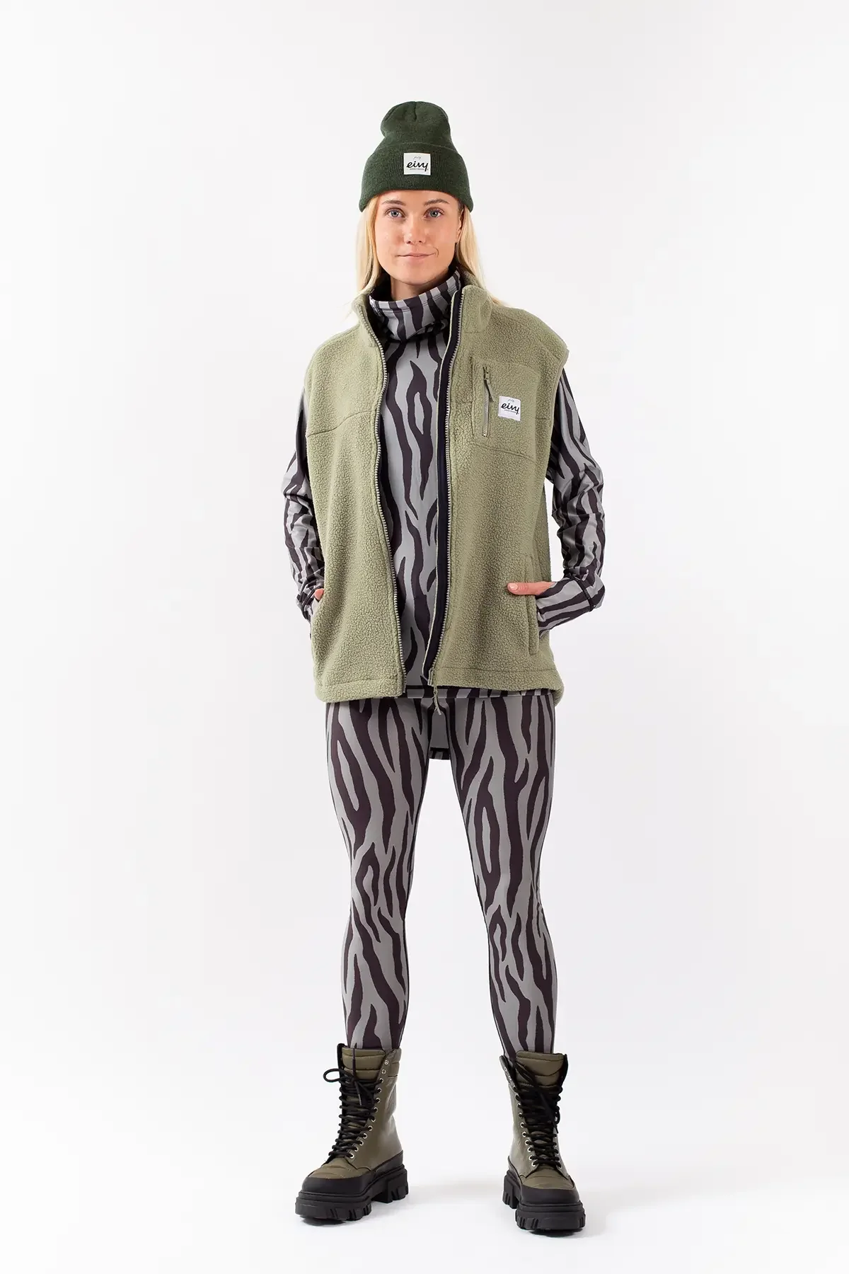 LUMBERJACKIE SHERPA VEST - Image 13