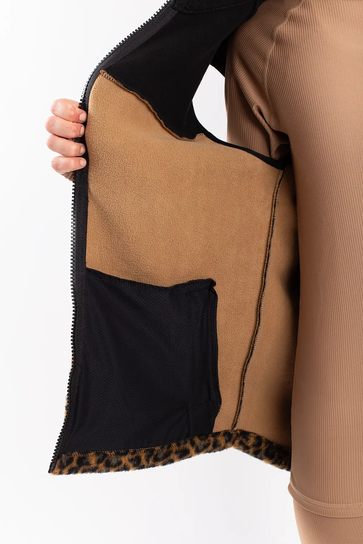 LUMBERJACKIE SHERPA VEST - Image 11